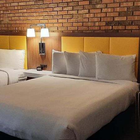 Penn Lodge Hotel & Suites Philadelphia - Бенсалем Экстерьер фото
