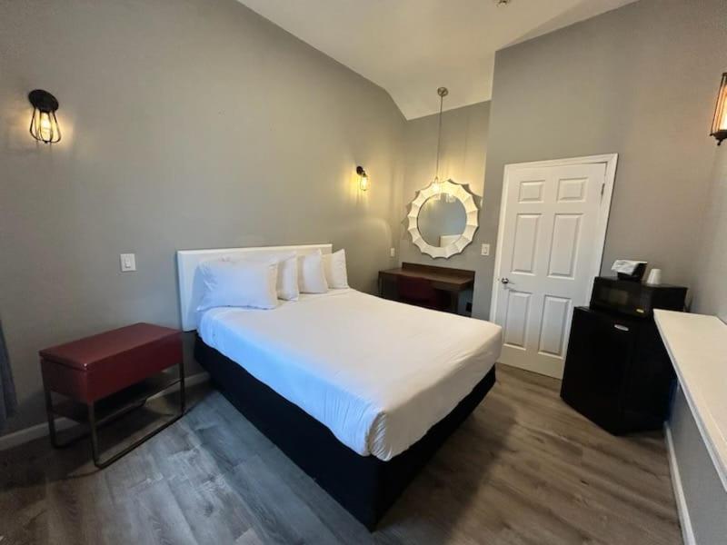 Penn Lodge Hotel & Suites Philadelphia - Бенсалем Экстерьер фото